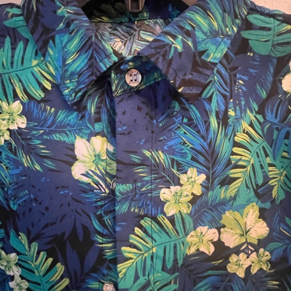 Boys Size M Hawaiian Flowed Print Button Down Short Sleeve Shirt - Picture 3 of 4